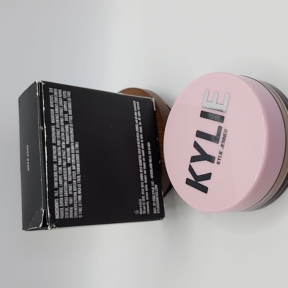 Kylie Kylie Jenner Setting Powder - Deep Dark - Picture 5 of 10